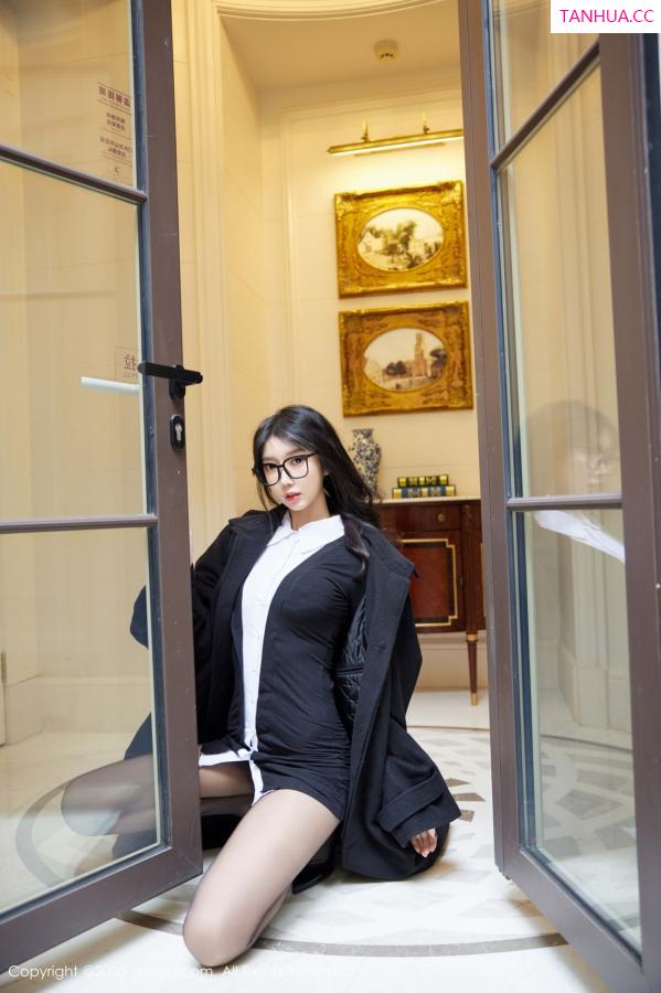 玥儿玥  [XiuRen]高清写真图 2025.02.24 No.9926 玥儿玥er 黑丝美腿第14张图片